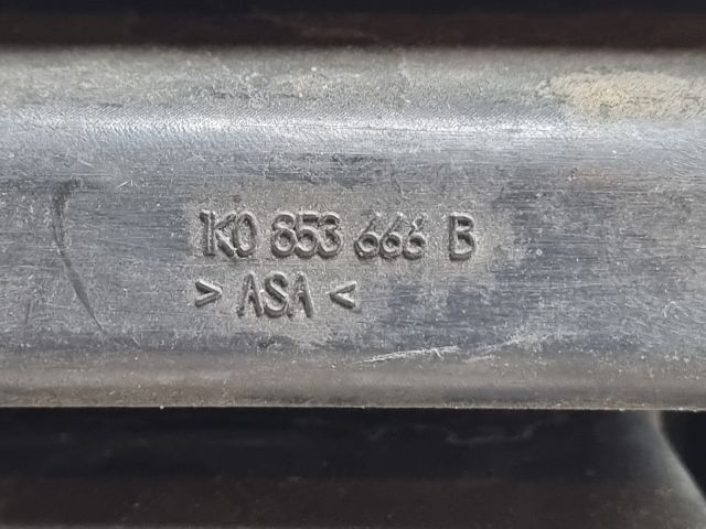 bontott VW GOLF V Jobb Ködlámpa Rács