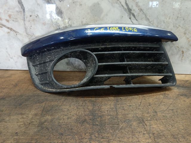 bontott VW GOLF V Jobb Ködlámpa Rács