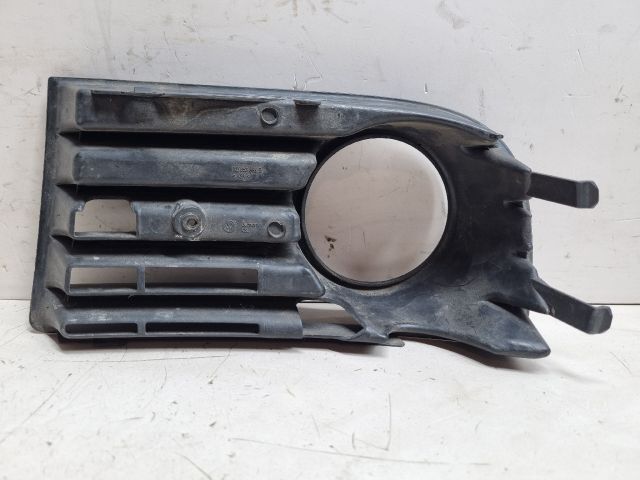 bontott VW GOLF V Jobb Ködlámpa Rács
