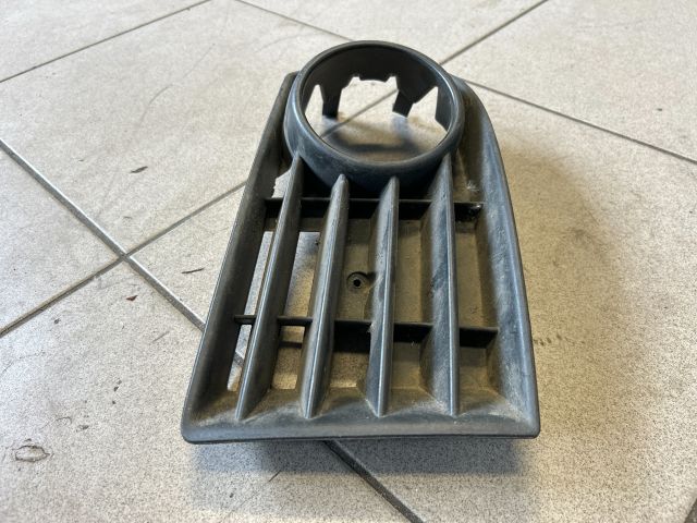 bontott VW GOLF V Jobb Ködlámpa Rács