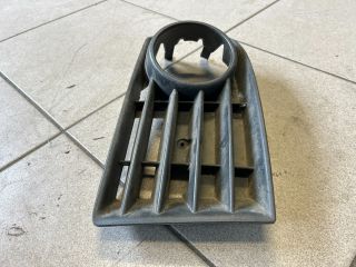 bontott VW GOLF V Jobb Ködlámpa Rács