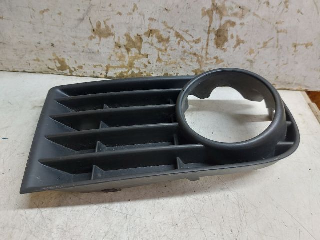 bontott VW GOLF V Jobb Ködlámpa Rács