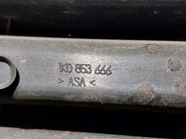 bontott VW GOLF V Jobb Ködlámpa Rács