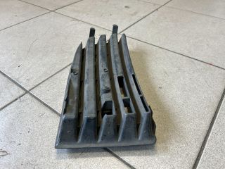 bontott VW GOLF V Jobb Ködlámpa Rács