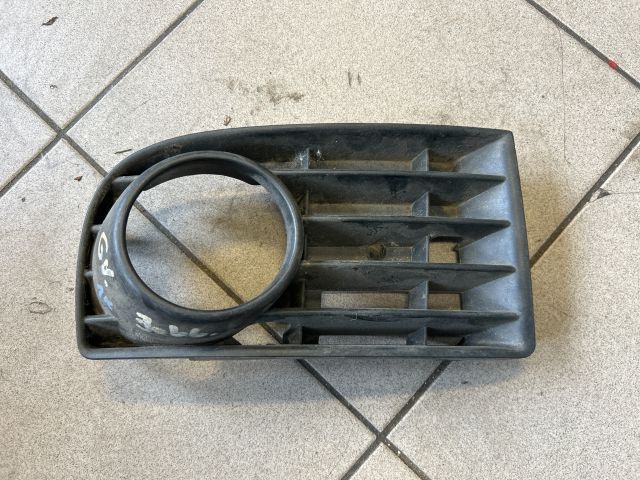 bontott VW GOLF V Jobb Ködlámpa Rács