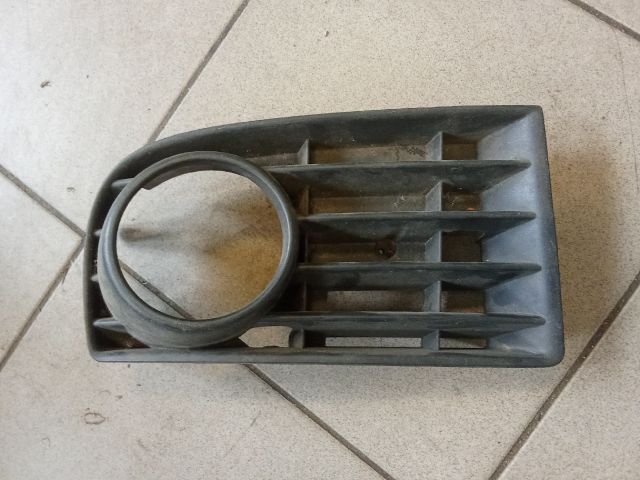 bontott VW GOLF V Jobb Ködlámpa Rács