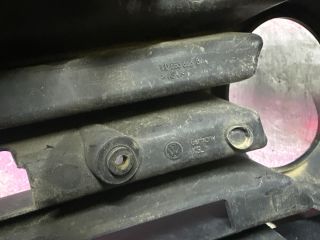 bontott VW GOLF V Jobb Ködlámpa Rács