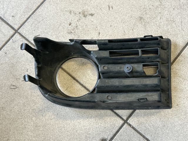 bontott VW GOLF V Jobb Ködlámpa Rács