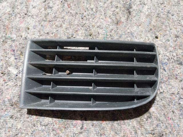 bontott VW GOLF V Jobb Ködlámpa Rács