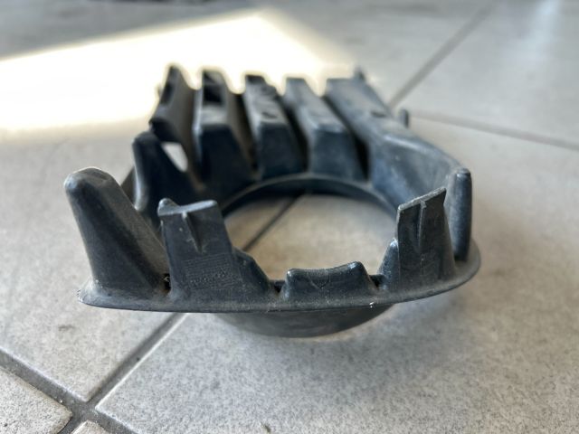 bontott VW GOLF V Jobb Ködlámpa Rács