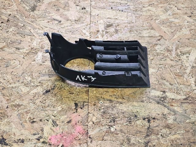 bontott VW GOLF V Jobb Ködlámpa Rács