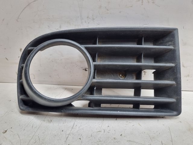 bontott VW GOLF V Jobb Ködlámpa Rács