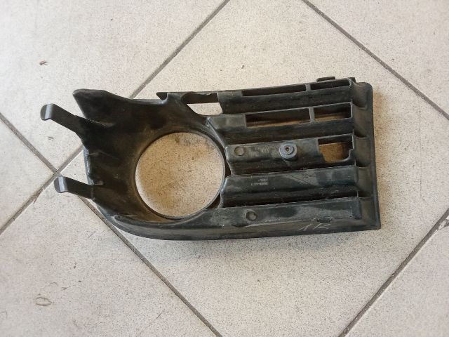 bontott VW GOLF V Jobb Ködlámpa Rács