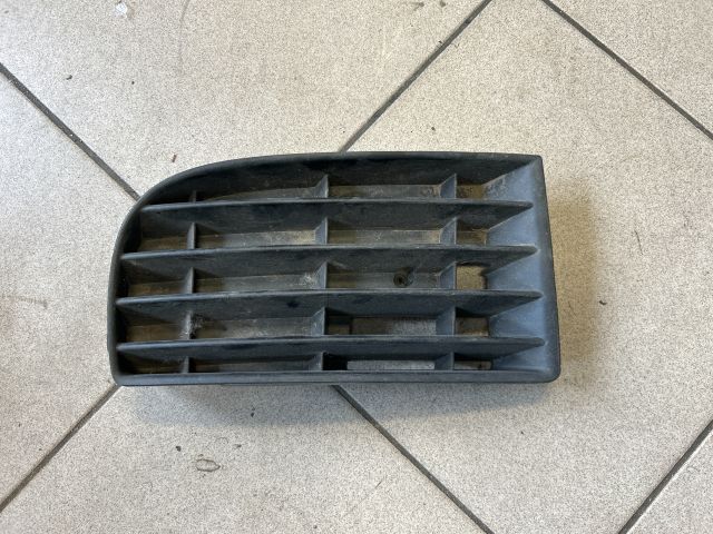 bontott VW GOLF V Jobb Ködlámpa Rács