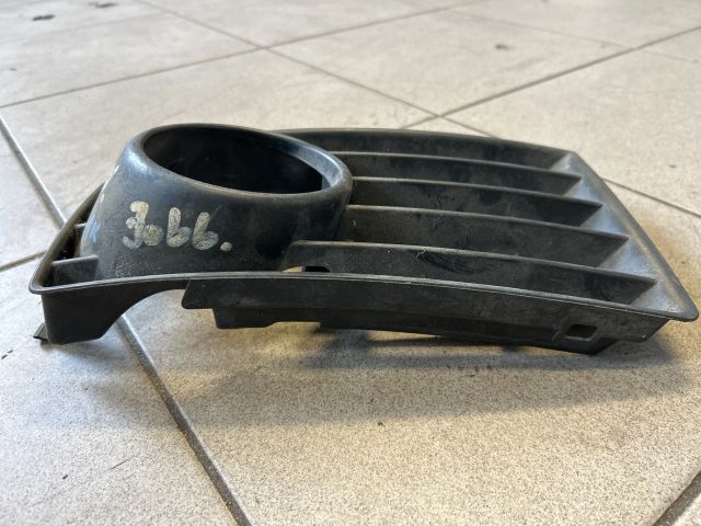 bontott VW GOLF V Jobb Ködlámpa Rács