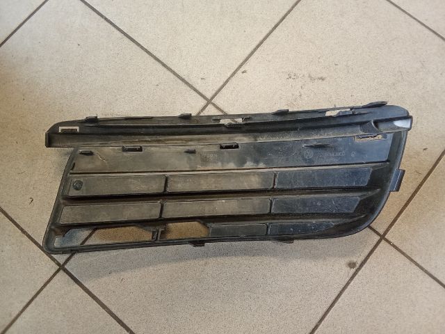 bontott VW GOLF V Jobb Ködlámpa Rács