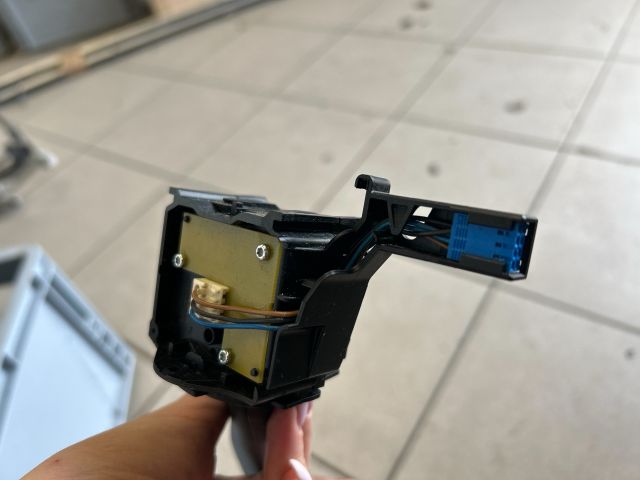 bontott VW GOLF V Jobb Kormánykapcsoló Ablaktörlő