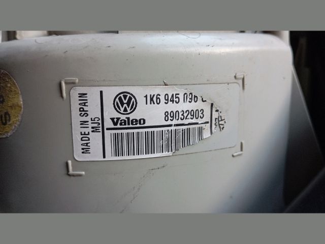 bontott VW GOLF V Jobb Külső Hátsó Lámpa