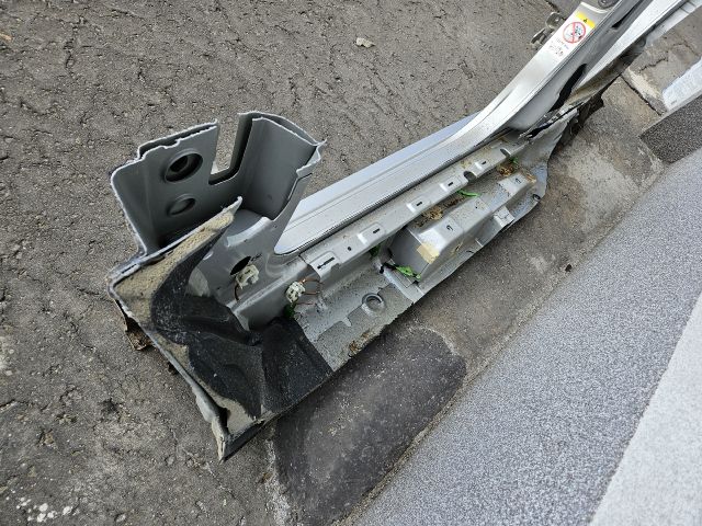 bontott VW GOLF V Jobb Küszöb