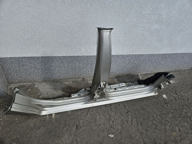 bontott VW GOLF V Jobb Küszöb