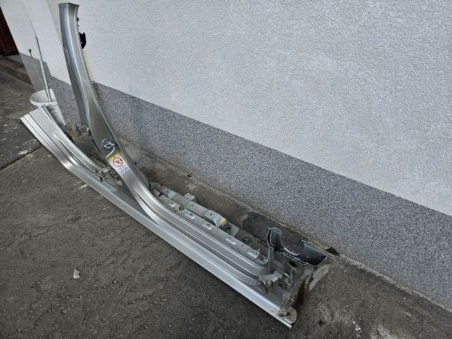 bontott VW GOLF V Jobb Küszöb