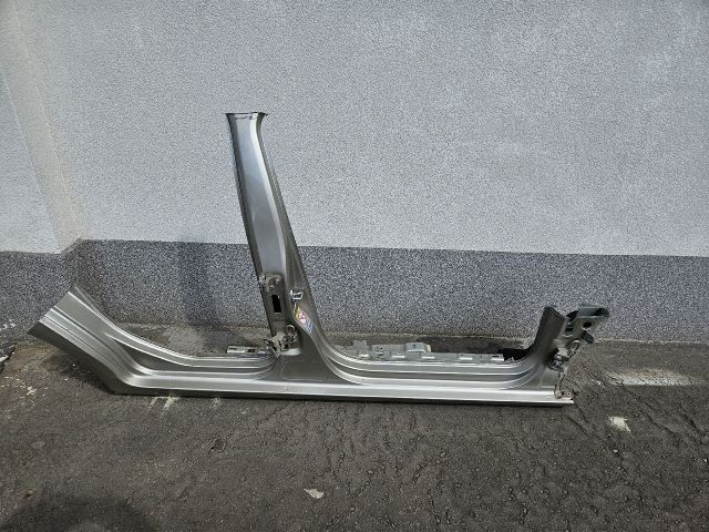 bontott VW GOLF V Jobb Küszöb