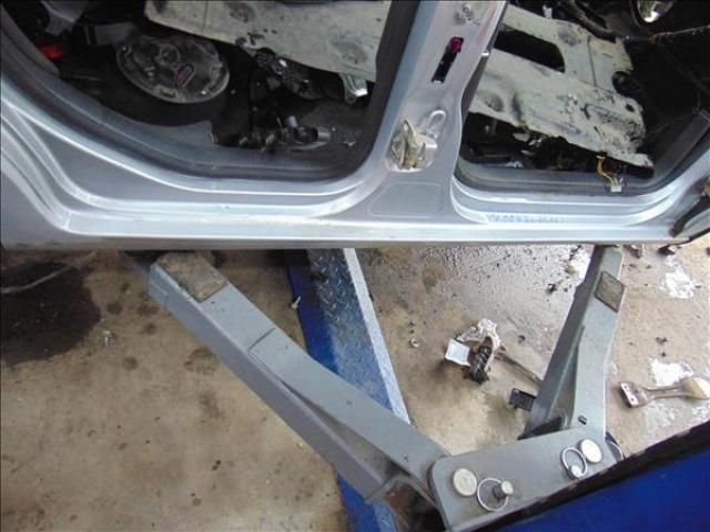 bontott VW GOLF V Jobb Küszöb