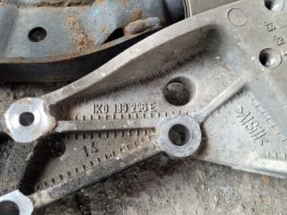 bontott VW GOLF V Jobb Lengőkar Tartó