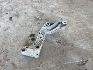 bontott VW GOLF V Jobb Lengőkar Tartó