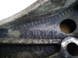 bontott VW GOLF V Jobb Lengőkar Tartó