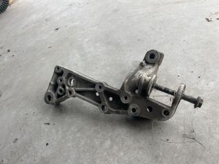 bontott VW GOLF V Jobb Lengőkar Tartó