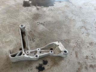 bontott VW GOLF V Jobb Lengőkar Tartó