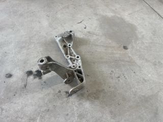 bontott VW GOLF V Jobb Lengőkar Tartó