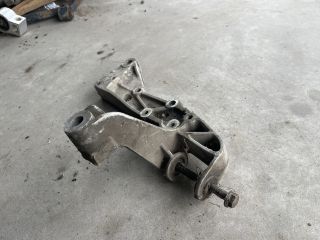 bontott VW GOLF V Jobb Lengőkar Tartó