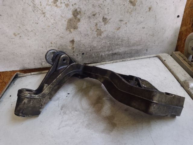 bontott VW GOLF V Jobb Lengőkar Tartó