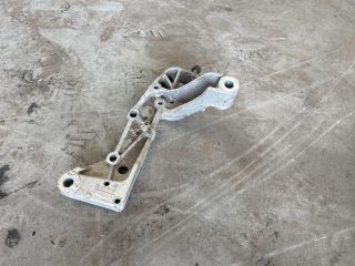 bontott VW GOLF V Jobb Lengőkar Tartó