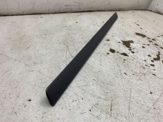 bontott VW GOLF V Jobb Műszerfal Díszléc