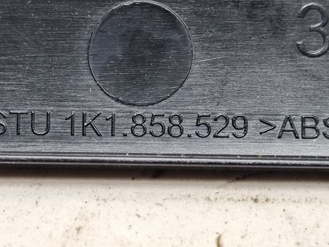 bontott VW GOLF V Jobb Műszerfal Díszléc