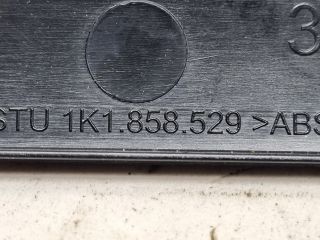 bontott VW GOLF V Jobb Műszerfal Díszléc