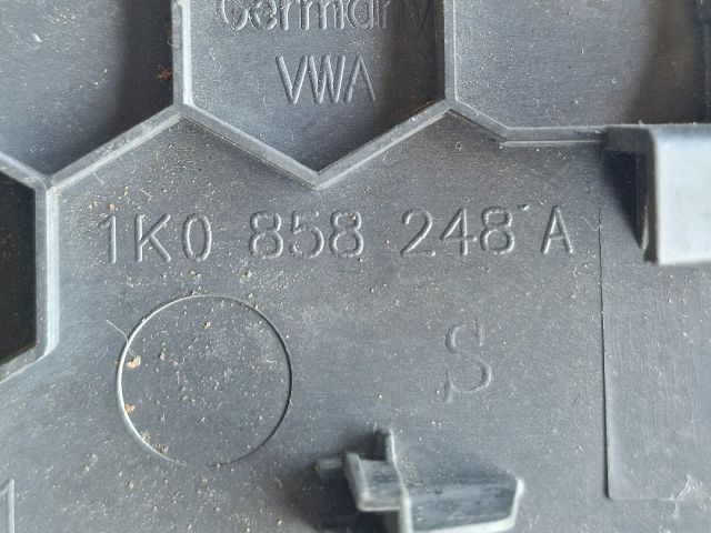 bontott VW GOLF V Jobb Műszerfal Oldalkárpit