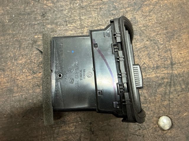 bontott VW GOLF V Jobb Szellőző