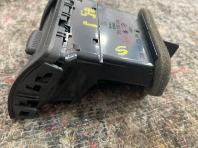 bontott VW GOLF V Jobb Szellőző