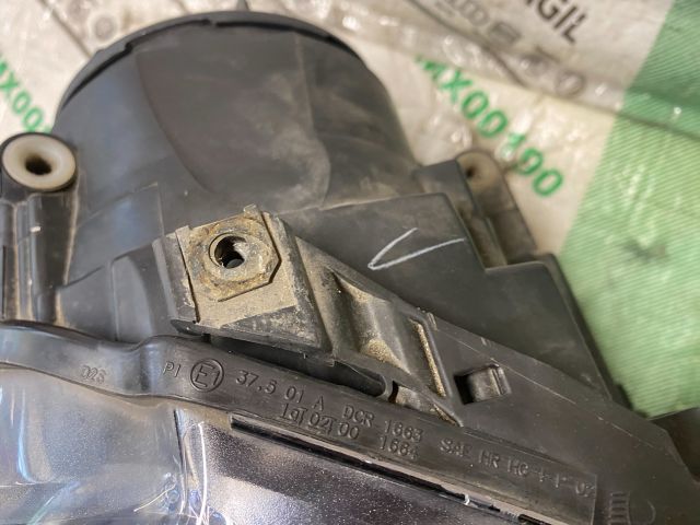 bontott VW GOLF V Jobb Xenon Fényszóró