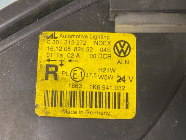 bontott VW GOLF V Jobb Xenon Fényszóró