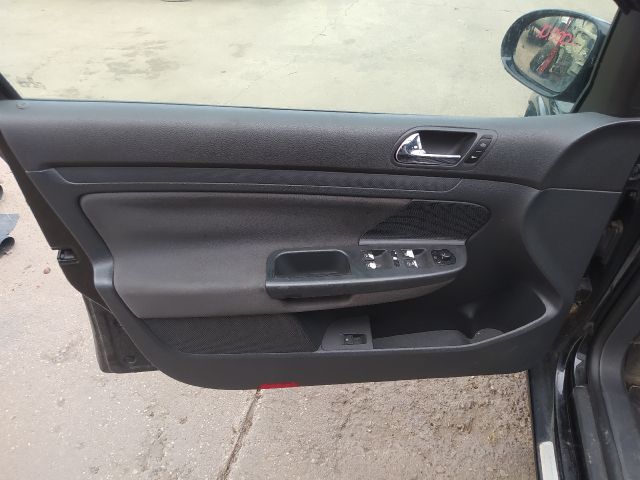 bontott VW GOLF V Kalaptartó