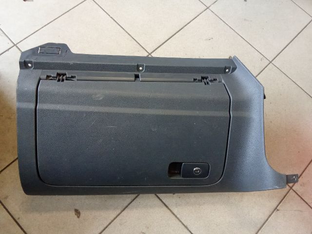 bontott VW GOLF V Kesztyűtartó