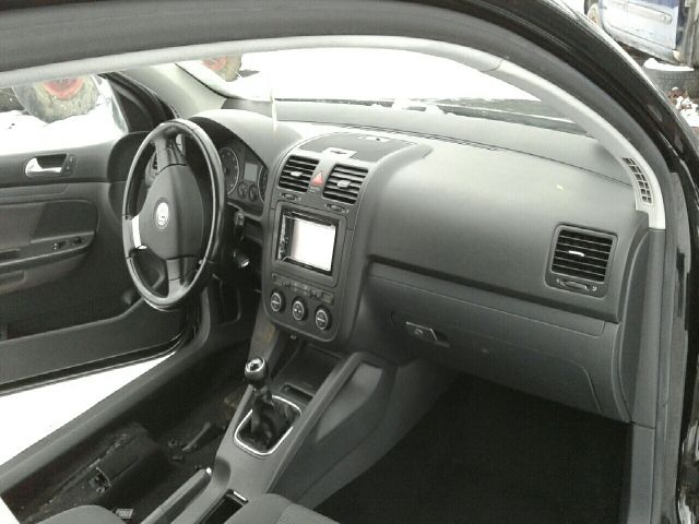 bontott VW GOLF V Kesztyűtartó