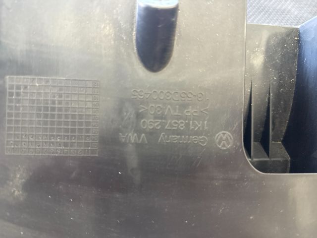 bontott VW GOLF V Kesztyűtartó