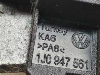 bontott VW GOLF V Kézifék Kar