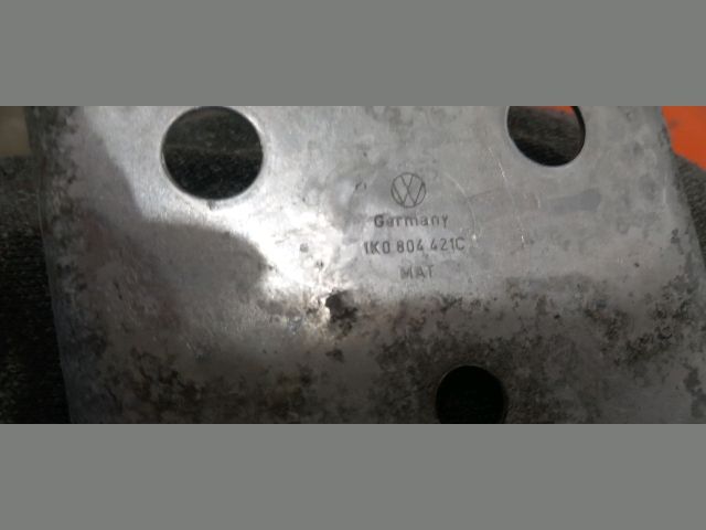 bontott VW GOLF V Kipufogó Tartó